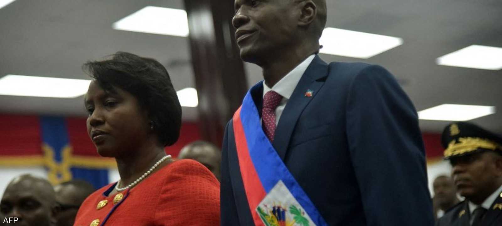 السيدة الأولى في هايتي تقف إلى جانب الرئيس