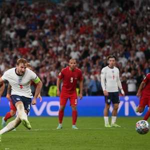 جانب من المباراة بين إنجلترا والدنمارك