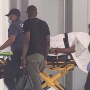 لحظة وصول سيدة هايتي الأولى إلى المستشفى في فلوريدا.