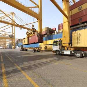 الإمارات.. ميناء "جبل علي" يسجل رقماً قياسياً جديداً