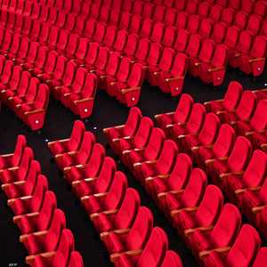 دور السينما تعاني تراجع الإقبال