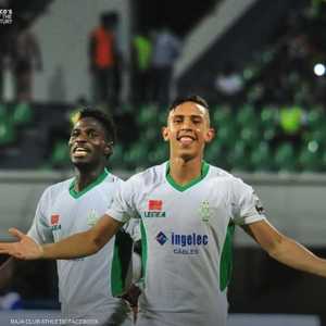 سفيان رحيمي محتفلا بعد تسجيله الهدف الأول للرجاء البيضاوي.