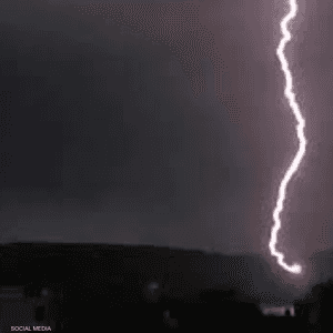 الصواعق تقتل نحو ألفي شخص في الهند سنويا