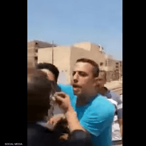 كمسري يعتدي على شرطي في مصر