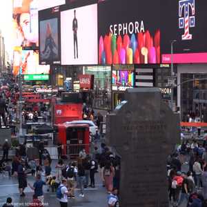 كوريون شماليون يخفون هوياتهم في محاولة للحصول على عقود عمل