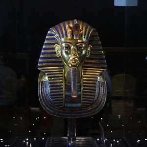 اكتشف قبر توت عنخ آمون على يد هوارد كارتر في عام 1922