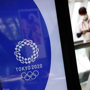 لم تكشف السلطات هوية المصاب لكن الصحف قالت إنه أجنبي