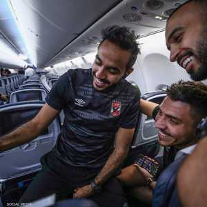 مؤمن زكريا مع زملائه وهم يحتفلون بالفوز