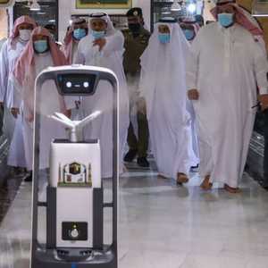 الروبوت يعقم المسجد الحرام