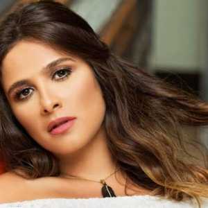 ياسمين عبد العزيز