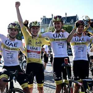 بوغاتشر بالأصفر وسط فريق الإمارات