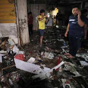 جانب من آثار التفجير الذي ضرب سوقا بمدينة الصدر في بغداد.