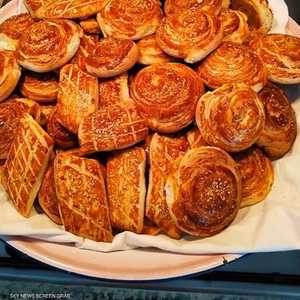 الكليجة بالسمسم