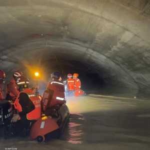 عمال الإنقاذ يواصلون البحث