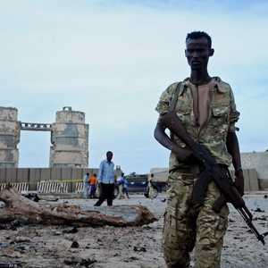 جانب من آثار تفجير نفذته حركة الشباب في مقديشو - أرشيف.