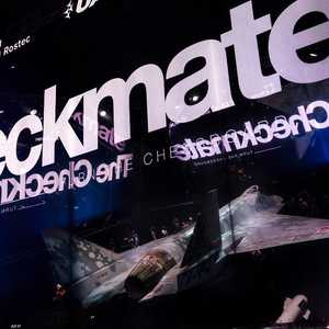 الطائرة الروسية تحاول منافسة مقاتلة إف-35 الأميركية.