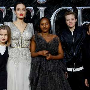 أنجلينا جولي رفقة أطفالها في لندن