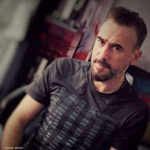 الفنان اللبناني باسم مغنية