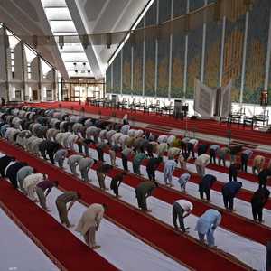 مصلون بمسجد في باكستان - أرشيفية