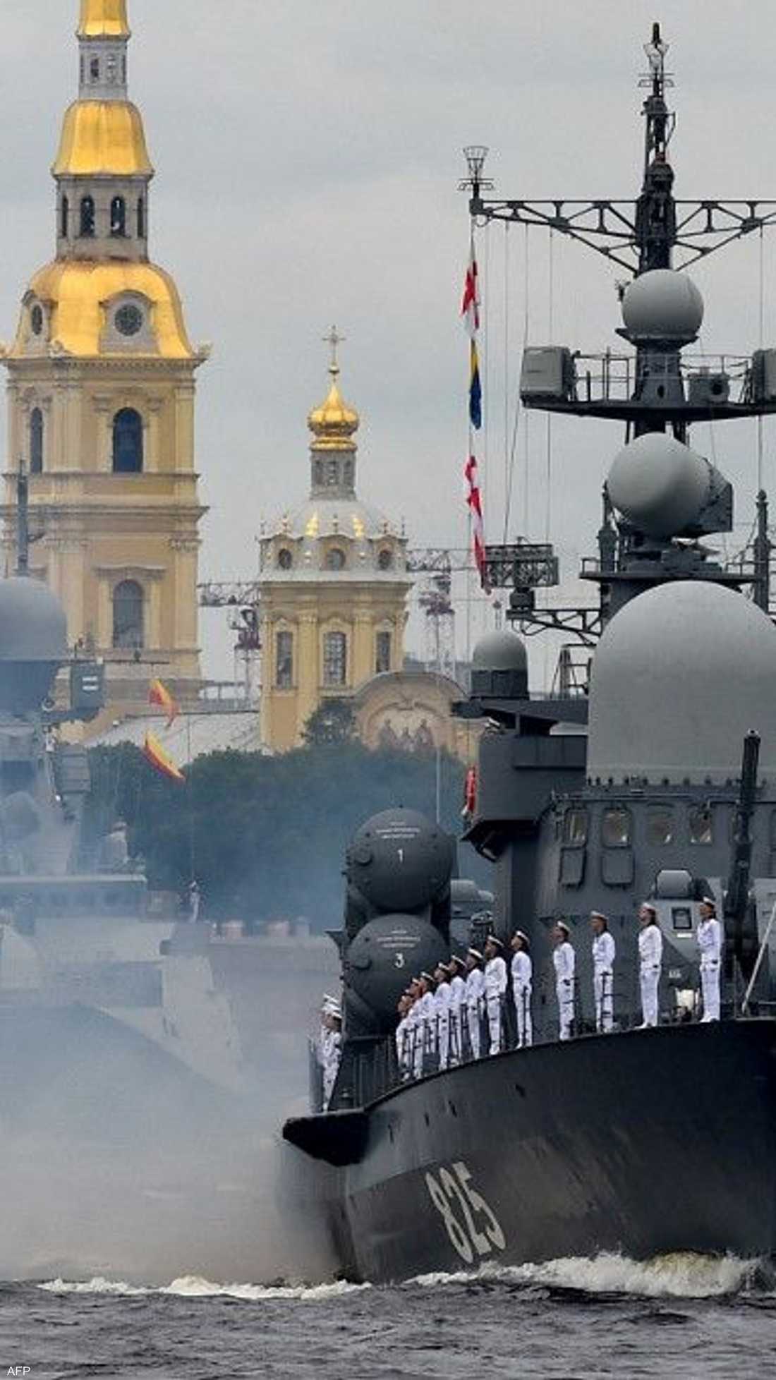 أقيم العرض السنوي للأسطول الروسي على نهر نيفا.