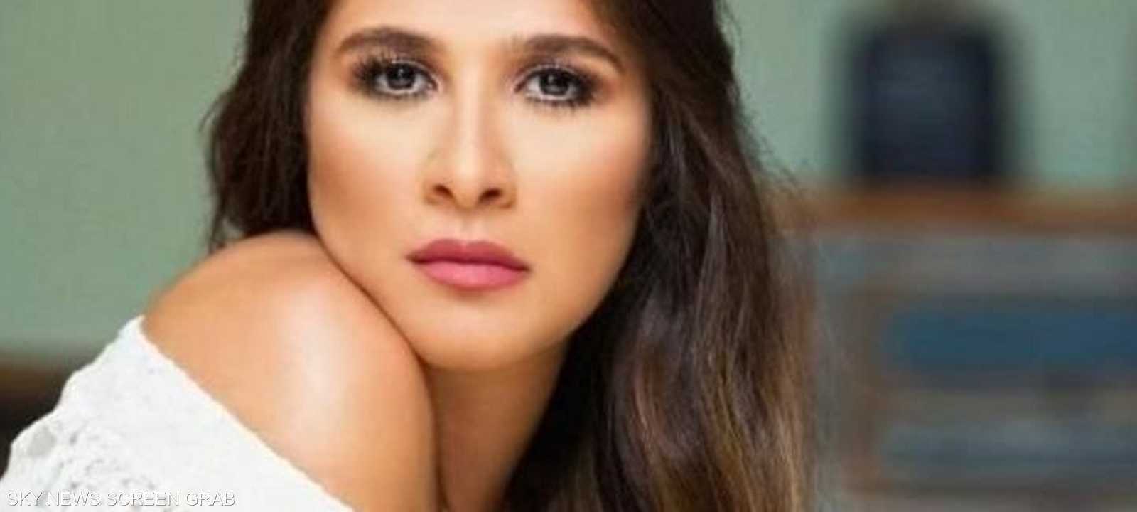 الفنانة ياسمين عبد العزيز