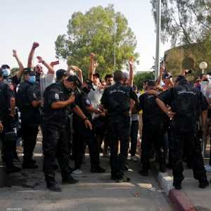 المئات تجمهروا أمام البرلمان التونسي