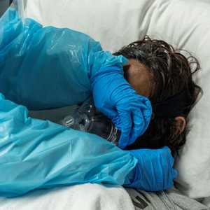 مصابة بكورونا  تخضع للعلاج في مستشفى بتكساس