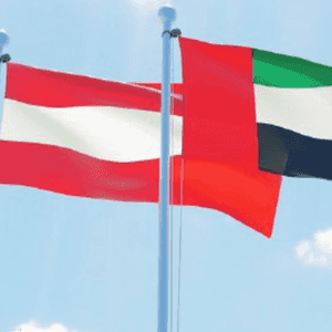 سفير الإمارات يشيد بالتطور الذي يشهده قطاع الطيران بين البلد