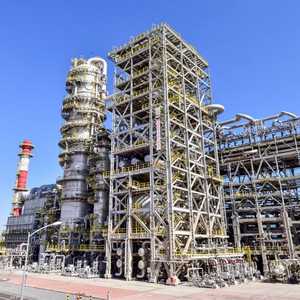 محللون يستبعدون تراجع الأسعار مع زيادة التطعيم ضد كورونا.