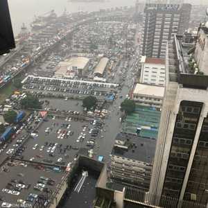 أعداد كبيرة من المركبات غمرتها المياه بسبب الأمطار