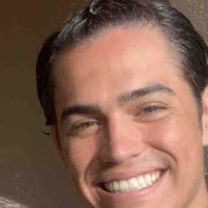 أنتوني باراخاس يبلغ من العمر 19 عاما