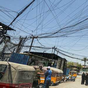 العراقيون يعتمدون على المولدات الكهربائية الصغيرة