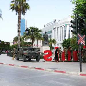 قوات تونسية في شارع لحبيب بورقيبة