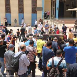 جانب من تشييع جثمان الفقيد