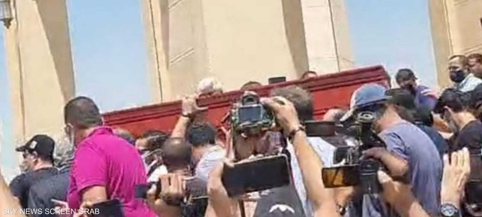 جانب من جنازة الفناة الراحلة دلال عبد العزيز