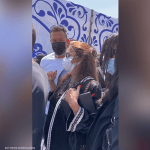 كيف تصرفت إلهام شاهين أثناء تشييع جثمان دلال عبد العزيز؟