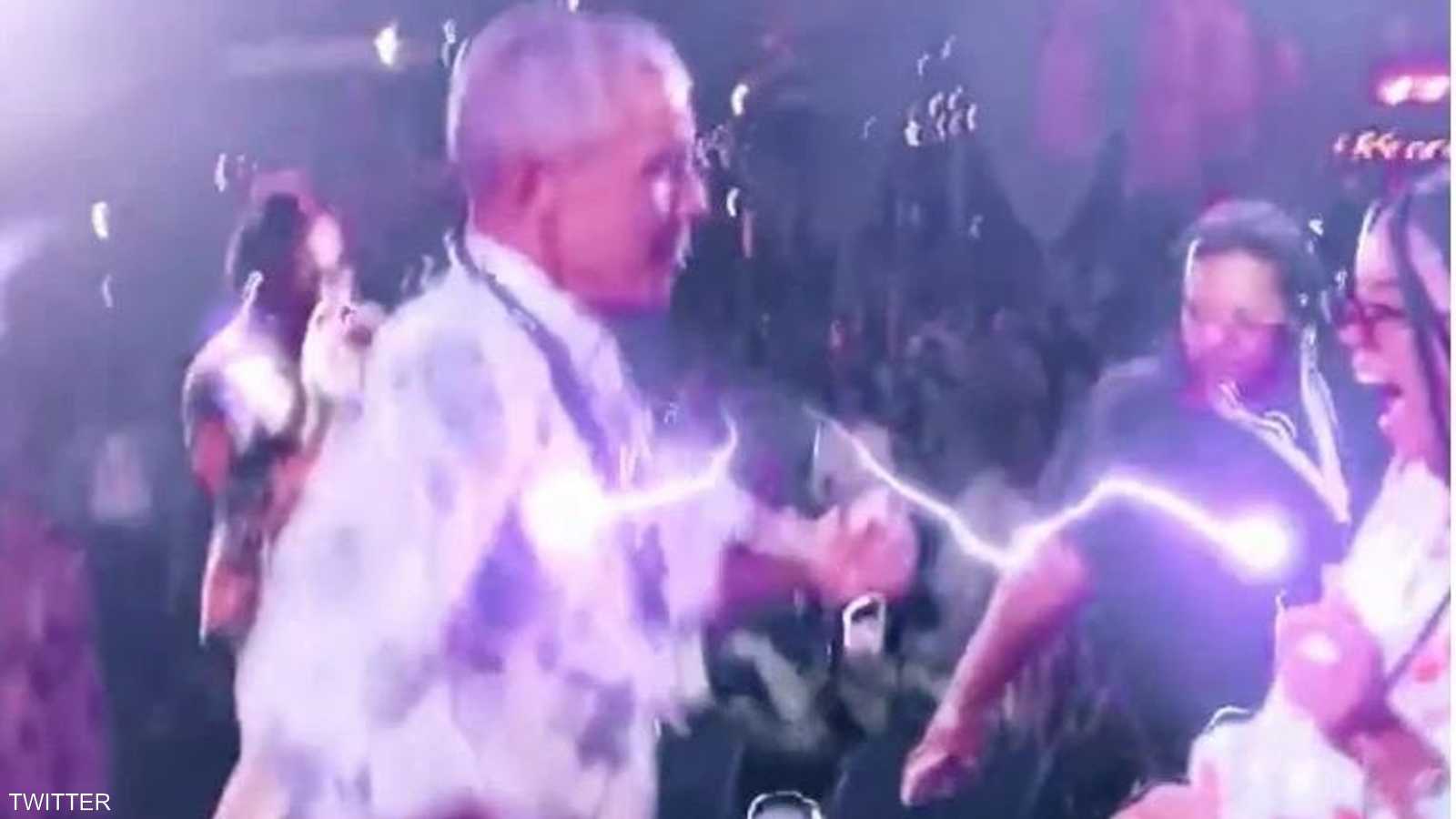 أوباما راقصا خلال الحفل