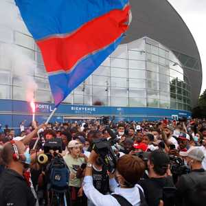 جماهير سان جيرمان تحتفل بالتعاقد مع ميسي