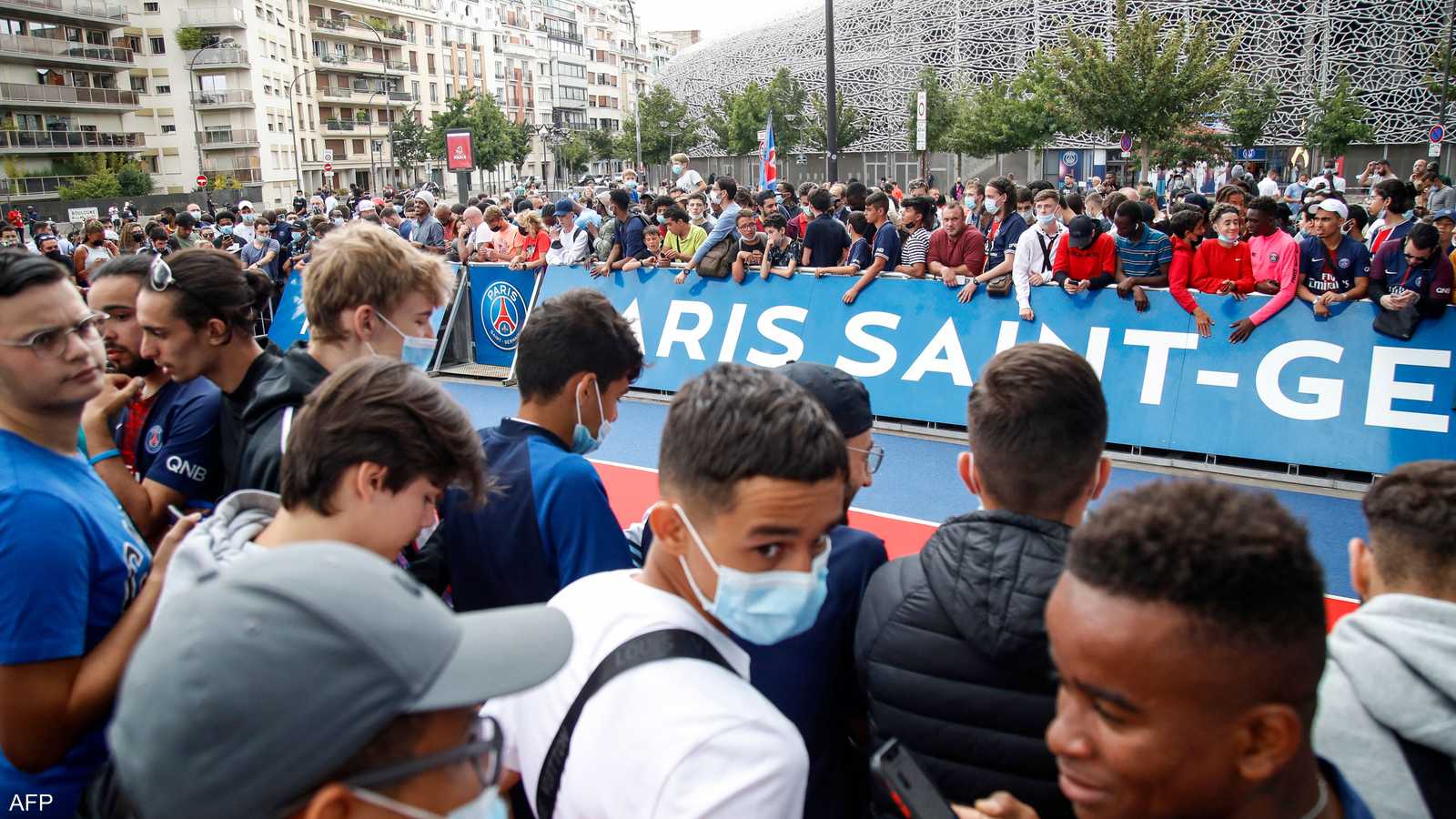 أنصار باريس سان جيرمان احتشدوا لاستقبال ميسي