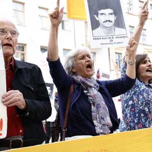 مؤيدو المعارضة الإيرانية تظاهروا أمام المحكمة