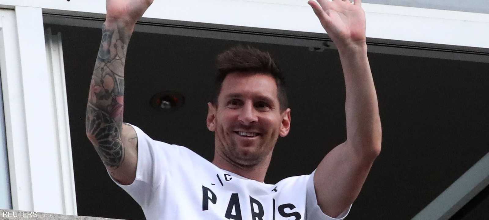 ميسي حال وصوله إلى باريس