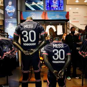 نفدت القمصان التي تحمل الرقم 30 في نصف ساعة