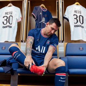 ميسي بقميص سان جرمان