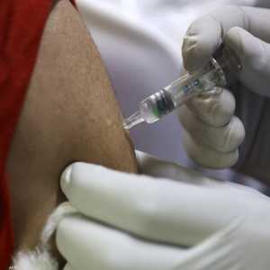 أرشيفية.. الإمارات تكثف حملات التطعيم ضد كوفيد-19