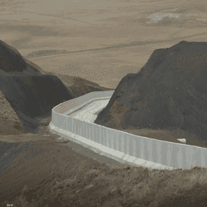 جدار يفصل الحدود بين تركيا وإيران