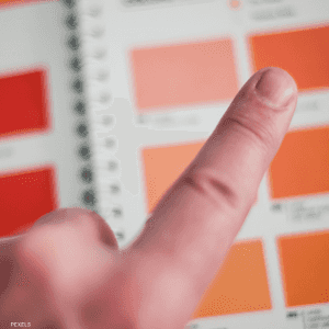 خبراء صحة أكدوا أن تغيرات تطرأ على أظافر مصابين بكورونا