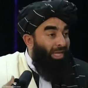 ذبيح الله مجاهد خلال المؤتمر الصحفي "التاريخي"