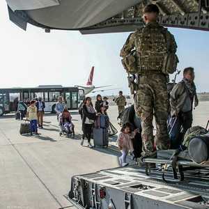 إجلاء الأميركيين من أفغانستان مستمر