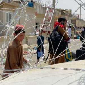 لحظات مؤلمة على أبواب مطار كابل