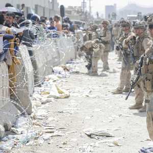 يشهد مطار كابل تدفق أفغان يرغبون بترك البلاد